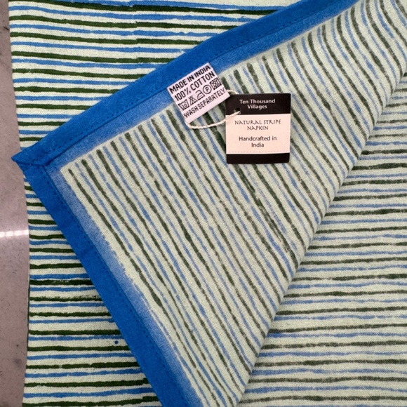 NWT - Ten Thousand Villages - Table Cloth 70x90 and Napkins Set - Picture 12 of 14